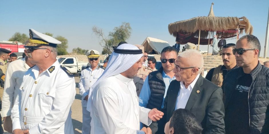 محافظ شمال سيناء يفتتح مهرجان الهجن بمضمار نادي العريش.. وسط حضور جماهيري حاشد (صور)
