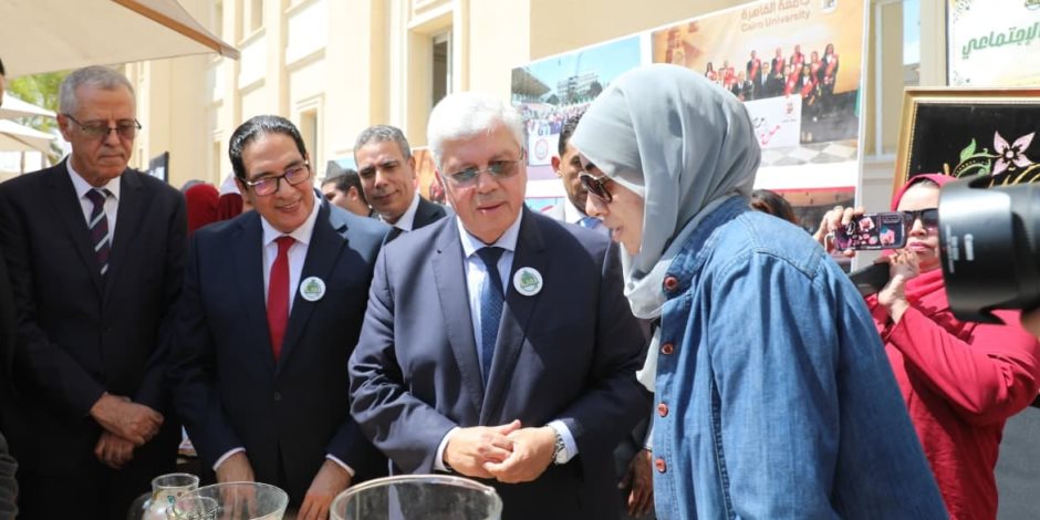 في أول يوم دراسة.. وزير التعليم العالي يبدأ العام الجامعي بتفقد جامعة القاهرة الأهلية ويطمئن على انتظام الدراسة بها في أول يوم دراسة.. وزير التعليم العالي يبدأ العام الجامعي بتفقد جامعة القاهرة الأهلية ويطمئن على انتظام الدراسة بها