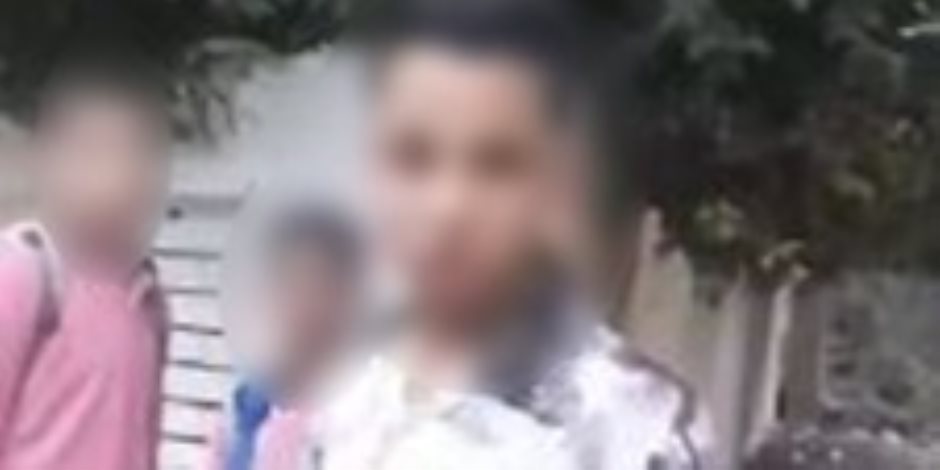 ضبط سائق توك توك لمضايقته الطالبات أمام مدرسة بالجيزة ضبط سائق توك توك لمضايقته الطالبات أمام مدرسة بالجيزة