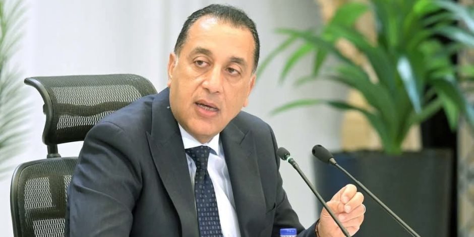 رئيس الوزراء يصل إلى "القنطرة غرب الصناعية" لافتتاح أولى مشروعاتها رئيس الوزراء يصل إلى "القنطرة غرب الصناعية" لافتتاح أولى مشروعاتها