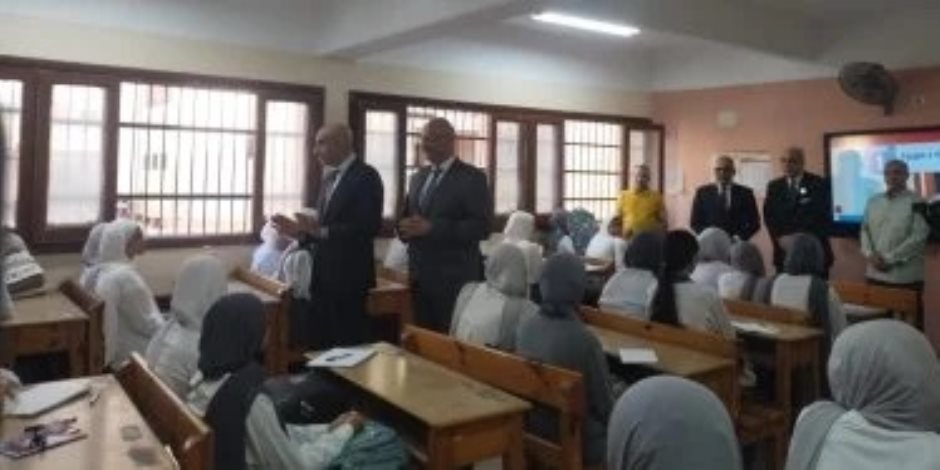 وزير التعليم يفاجئ مدارس القليوبية.. ويؤكد: تطبيق مادة البرمجة لأولى ثانوى والبكالوريا المصرية نقلة نوعية للعملية التعليمية