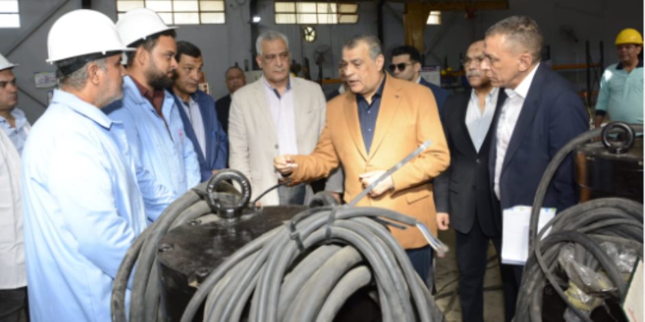 تُنتج لأول مرة فى مصر.. وزير الإنتاج الحربى يتابع مراحل تصنيع الطلمبات الغاطسة بشركة قها تُنتج لأول مرة فى مصر.. وزير الإنتاج الحربى يتابع مراحل تصنيع الطلمبات الغاطسة بشركة قها