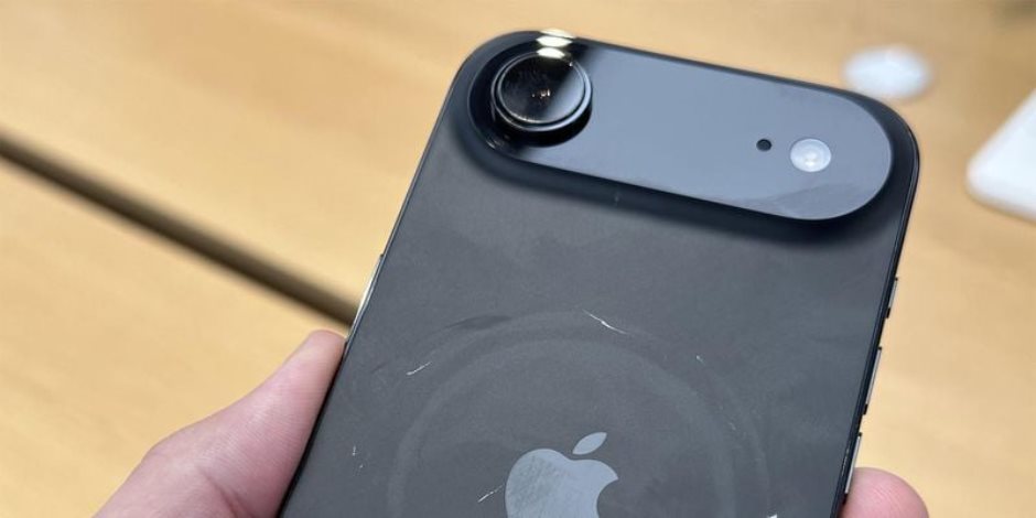 ظهور مزيد من الخدوش فى طرازات iPhone 17 يثير قلق المستخدمين