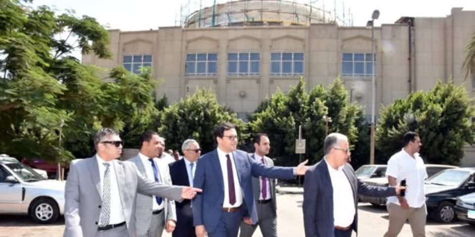 وزير الثقافة يتفقد عددا من المواقع الثقافية بساحة دار الأوبرا