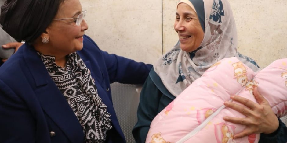  عبلة الألفي تطالب بتحسين الخدمات الطبية للنساء بكفر الشيخ والتشجيع على الولادة الطبيعية (صور) 