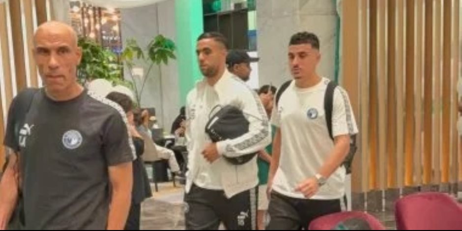 فى إنتركونتننتال .. بعثة بيراميدز تتوجه لملعب الإنماء استعدادا للقاء أهلى جدة . صور