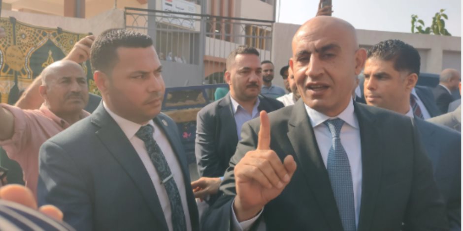 سيدات الشرقية يستقبلن وزير التعليم بالزغاريد.. والوزير يشيد بنظام البكالوريا سيدات الشرقية يستقبلن وزير التعليم بالزغاريد.. والوزير يشيد بنظام البكالوريا