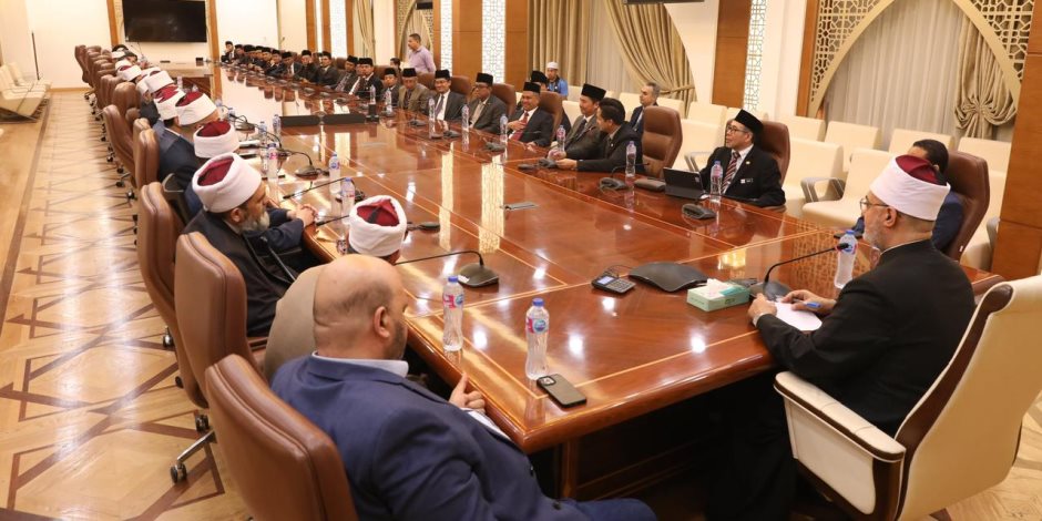 مفتي الجمهورية يستقبل وفد القضاة الشرعيين من ماليزيا ويؤكد: الفتوى صناعة دقيقة تجمع بين الشرع والواقع