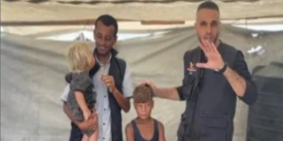 جدة طفلي غزة النازحين: جدوع قطع مسافات لم يقطعها رجل بعمر الـ 60 وكان يظن أن أهله استشهدوا 