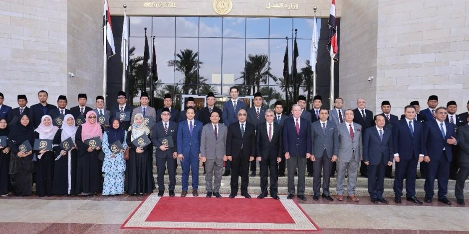 بحضور سفير ماليزيا.. وزير العدل يكرم وفدًا قضائيًا ماليزيًا بعد اجتيازهم البرنامج التدريبي بمركز الدراسات القضائية