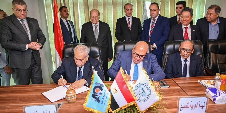 رئيس مجلس الشيوخ يشهد توقيع مذكرة للتفاهم بين الهيئة العربية للتصنيع والمحكمة العربية للتحكيم
