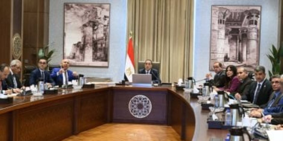 رئيس الوزراء يؤكد الأهمية البالغة لمشروعات النقل الجماعي الأخضر صديق البيئة