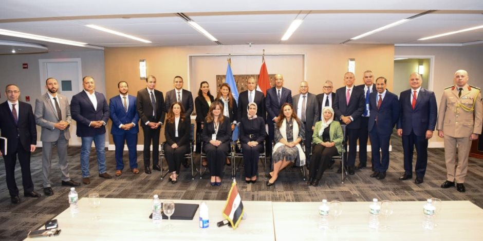وزير الخارجية يلتقي مع المصريين العاملين في الأمم المتحدة بنيويورك