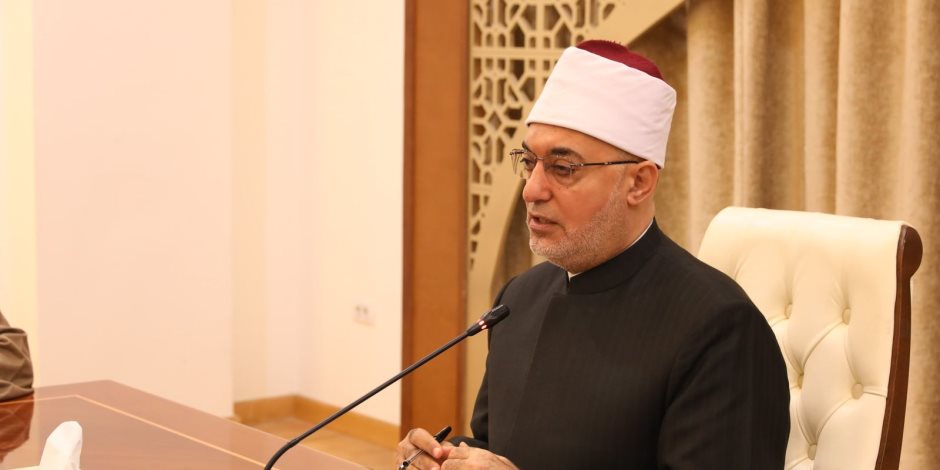 مفتي الجمهورية يجتمع برئيس القطاع الشرعي وعددا من القيادات بدار الإفتاء
