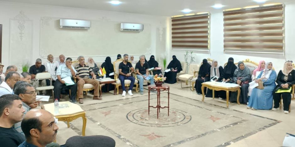 درءا للإشاعات.. محافظ شمال سيناء يؤكد اهتمام الدولة بالمواطنين وصرف تعويضات حي الميناء بالعريش 