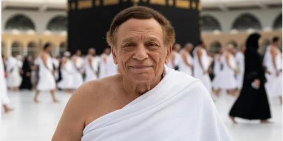 الزعيم عادل إمام يتصدر قصة صور بالـAI آخرها بملابس الإحرام الزعيم عادل إمام يتصدر قصة صور بالـAI آخرها بملابس الإحرام