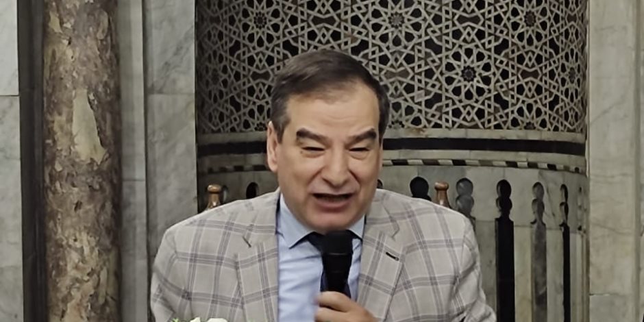 الملتقى الفقهي بالجامع الأزهر يحدد ضوابط التعامل مع وسائل التواصل ويحذر من انتحال الشخصية ومخاطر "الترند"