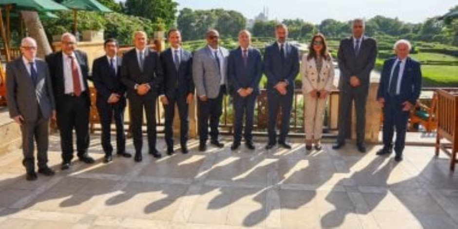 محافظ القاهرة يناقش ملف تطوير القاهرة التراثية مع مستشار رئيس الجمهورية محافظ القاهرة يناقش ملف تطوير القاهرة التراثية مع مستشار رئيس الجمهورية