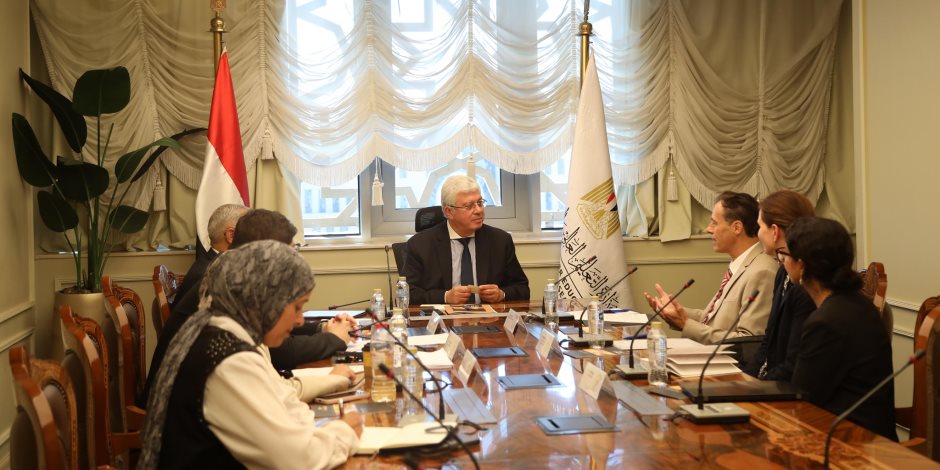 «عاشور» يبحث مع نائب «الهيئة الألمانية للتبادل الأكاديمي» تعزيز التعاون في مجالات التعليم