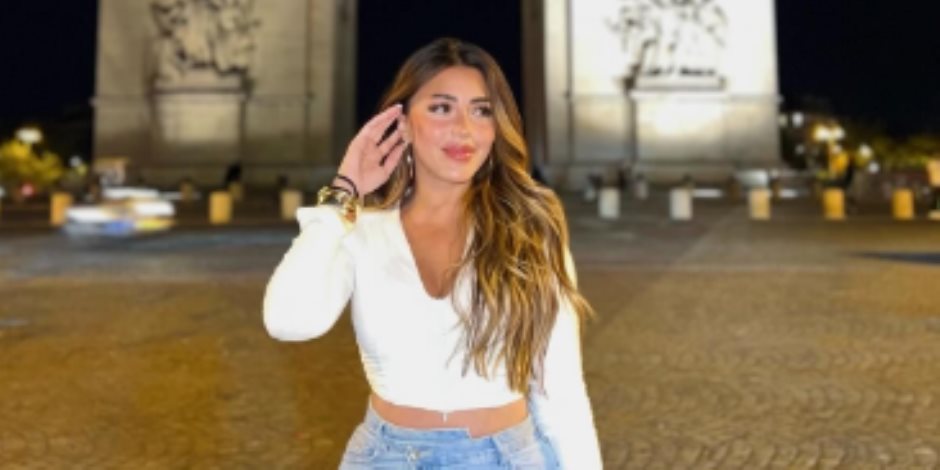 سارة سلامة توثق رحلتها إلى فرنسا بجلسة تصوير فى شوارع باريس