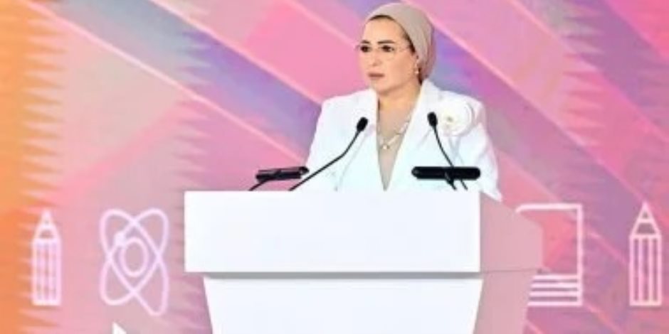 السيدة انتصار السيسى : سعدت بالمشاركة فى فعالية فنى وافتخر لتكريم خريجى الدبلومات