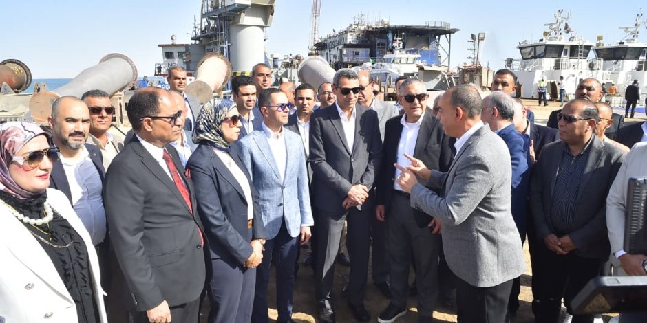 وزير الاستثمار والتجارة الخارجية ومحافظ السويس يتفقدان المنطقة الحرة بعتاقة والأدبية بالسويس الجديدة