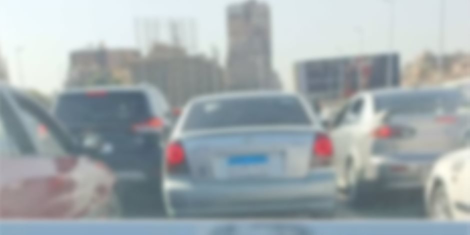 ضبط قائد سيارة طمس اللوحات المعدنية الخلفية للهروب من المخالفات