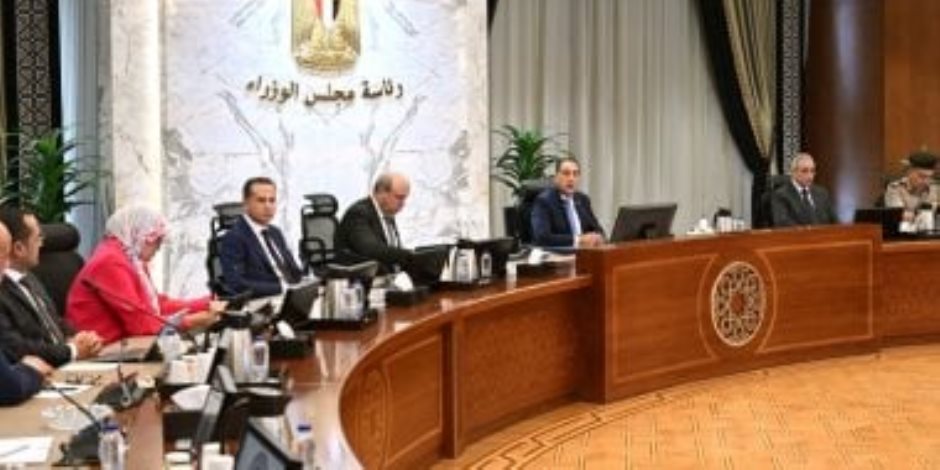 خلال اجتماع اليوم .. رئيس الوزراء يتابع موقف مشروعات تطوير البُنى التحتية وأنظمة التأمين بالمطارات
