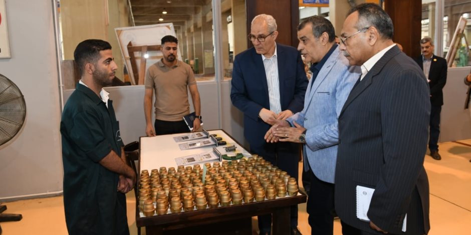 وزير الدولة للإنتاج الحربي يتابع مراحل التصنيع بشركة أبو زعبل للصناعات المتخصصة