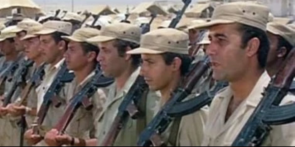 محمود ياسين فى لقاء قديم : استخدمنا طلقات حية فى تصوير فيلم "الرصاصة لا تزالى فى جيبى"