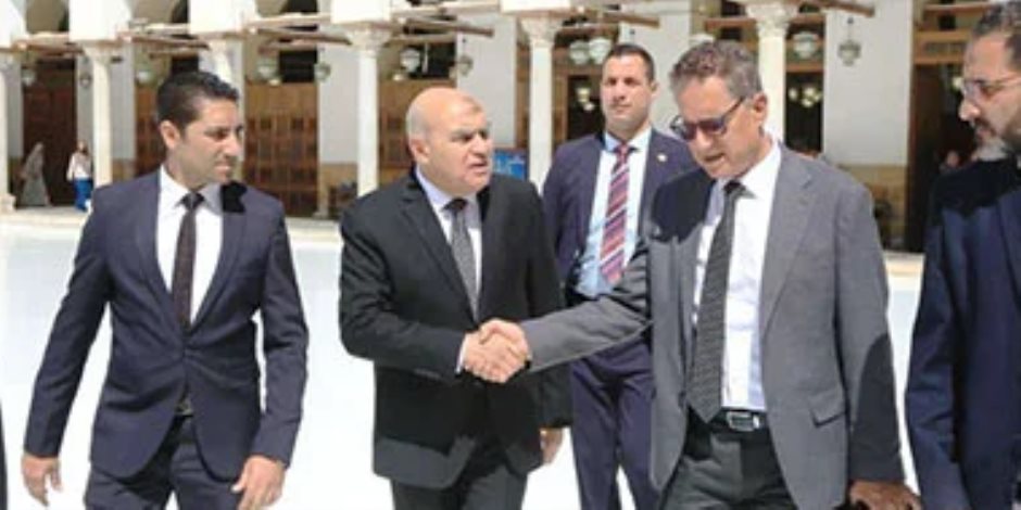 الفريق أول صدقى صبحى يشارك فى صلاة الجنازة على الدكتور أحمد عمر هاشم