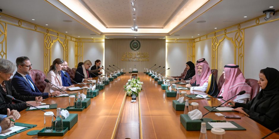 الأمين العام لرابطة العالم الإسلامي يلتقي وفدًا من القيادات الفكرية الألمانية من مختلف مراكز الأبحاث والفكر