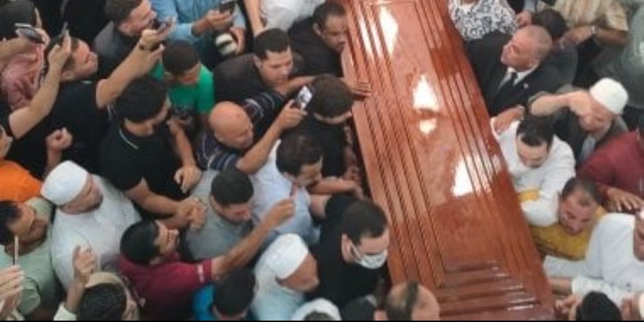 جنازة مهيبة.. الآلاف يودعون جثمان أحمد عمر هاشم لمثواه الأخير بالشرقية