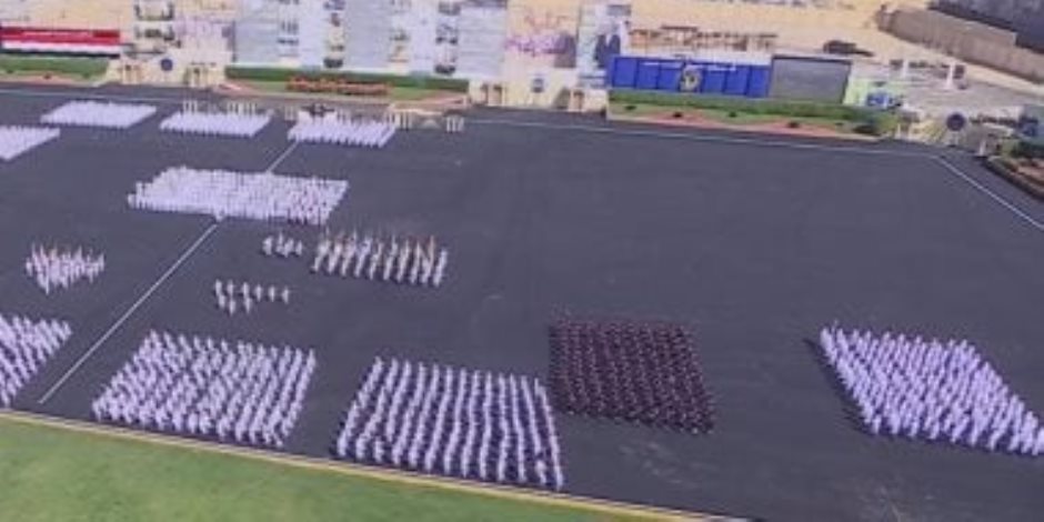 خريجو أكاديمية الشرطة يؤدون اليمين القانونية أمام الرئيس السيسى