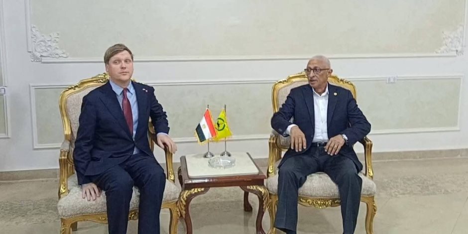 محافظ شمال سيناء يستقبل وزير التنمية الدولية النرويجي ويصطحبه لمركز المساعدات ومعبر رفح ومستشفى العريش (صور) محافظ شمال سيناء يستقبل وزير التنمية الدولية النرويجي ويصطحبه لمركز المساعدات ومعبر رفح ومستشفى العريش (صور)