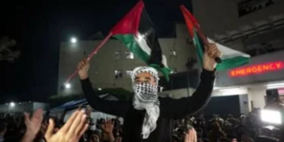 السيناريوهات المحتملة في غزة بعد وقف إطلاق النار.. يكشفها "مطروح للنقاش" السيناريوهات المحتملة في غزة بعد وقف إطلاق النار.. يكشفها "مطروح للنقاش"