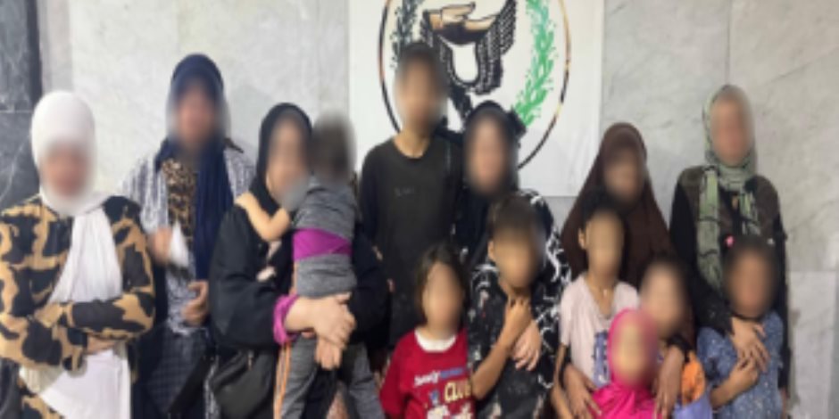 ضبط 3 رجال و6 سيدات لقيامهم بإستغلال الأطفال الأحداث فى أعمال التسول وإستجداء المارة ضبط 3 رجال و6 سيدات لقيامهم بإستغلال الأطفال الأحداث فى أعمال التسول وإستجداء المارة