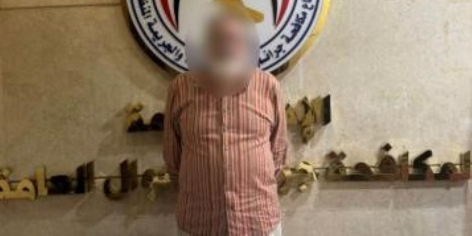 أمن القاهرة يضبط شخص لقيامه بالنصب والإحتيال على المواطنين راغبى السفر للخارج أمن القاهرة يضبط شخص لقيامه بالنصب والإحتيال على المواطنين راغبى السفر للخارج