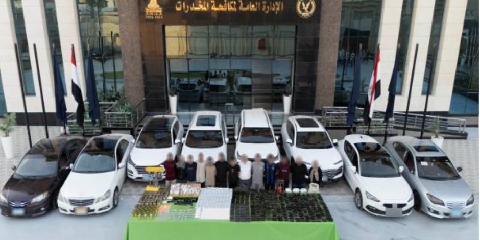 ضبط عصابة دولية لجلب وتهريب المخدرات بحوزتهم مضبوطات قيمتها 127 مليون جنيه ضبط عصابة دولية لجلب وتهريب المخدرات بحوزتهم مضبوطات قيمتها 127 مليون جنيه