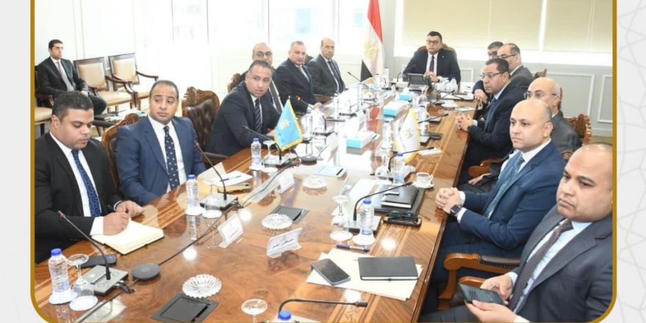وزير الإسكان يعقد اجتماعاً لبحث ملف تشغيل مشروع حدائق تلال الفسطاط