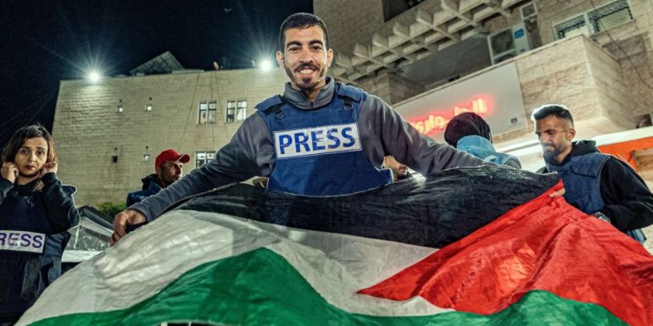 الوصية الأخيرة للصحفي الفلسطيني صالح الجعفراوي قبل استشهاده: "أوصيكم بفلسطين وأمي" الوصية الأخيرة للصحفي الفلسطيني صالح الجعفراوي قبل استشهاده: "أوصيكم بفلسطين وأمي"
