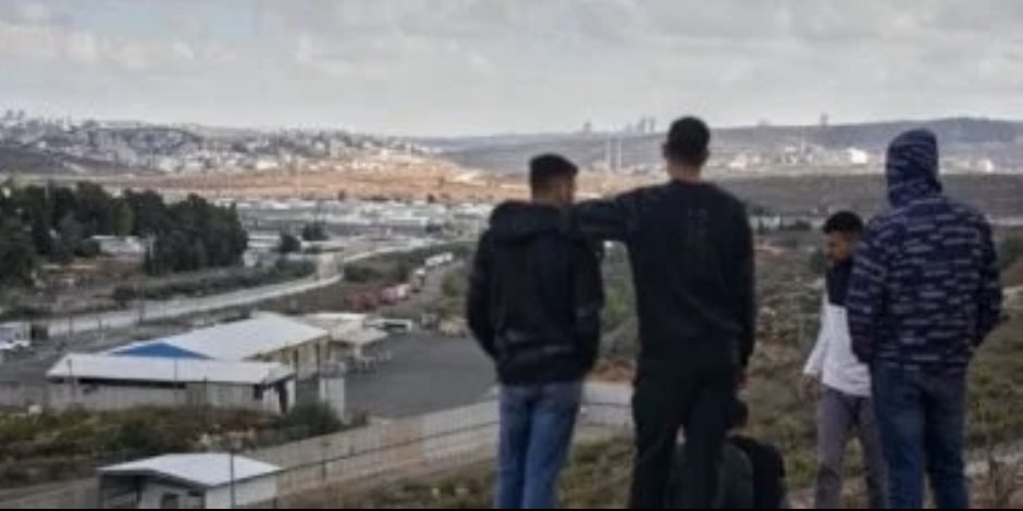حسب الاتفاق .. نقل 154 أسيرا فلسطينيا محررا إلى مصر ضمن صفقة تبادل الأسرى بين إسرائيل وحماس