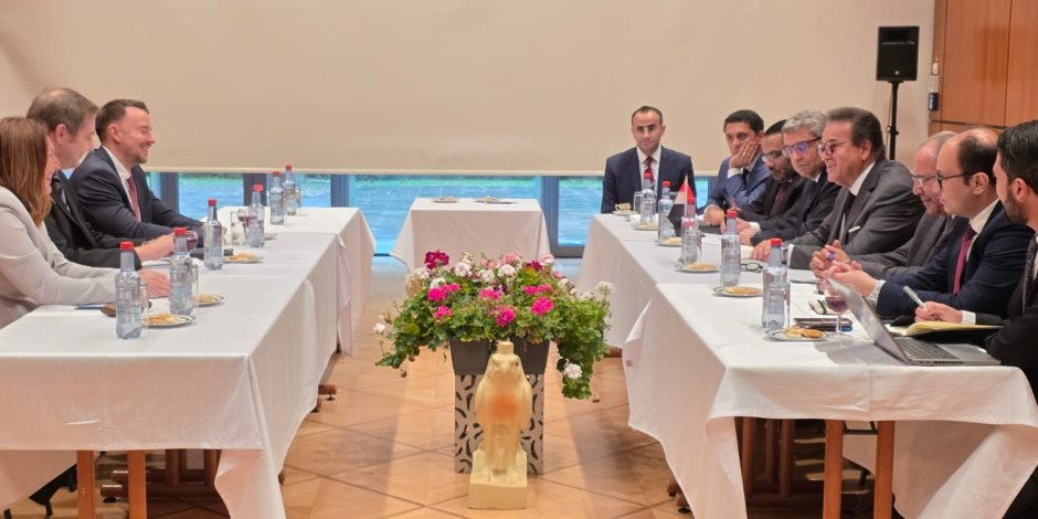 وزير الصحة يبحث مع رئيس التحالف الصحي الألماني سبل تعزيز التعاون الثنائي وفرص الاستثمار وزير الصحة يبحث مع رئيس التحالف الصحي الألماني سبل تعزيز التعاون الثنائي وفرص الاستثمار