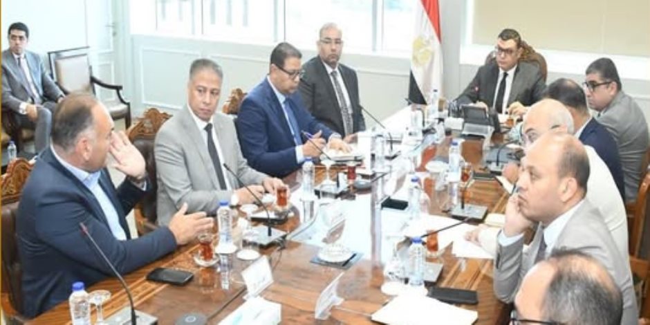 وزير الإسكان يعقد اجتماعاً مع مسئولي شركة "فاوندرز للتطوير العقاري" لبحث فرص التعاون وزير الإسكان يعقد اجتماعاً مع مسئولي شركة "فاوندرز للتطوير العقاري" لبحث فرص التعاون