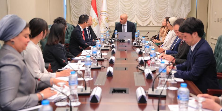 «عبد اللطيف» يبحث مع وفد «جايكا» تعزيز التعاون في تطوير المدارس المصرية اليابانية «عبد اللطيف» يبحث مع وفد «جايكا» تعزيز التعاون في تطوير المدارس المصرية اليابانية