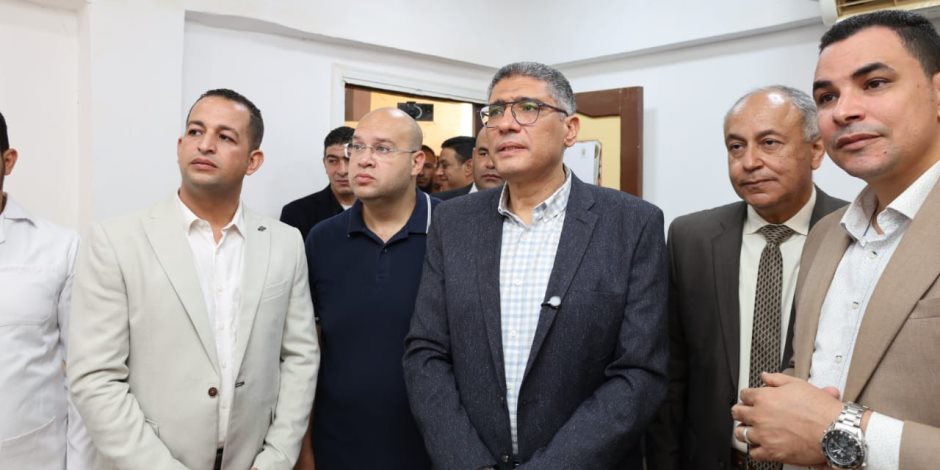 محافظ الجيزة يوجه بسرعة تجهيز مبني سكن أطباء مستشفى الواحات البحرية محافظ الجيزة يوجه بسرعة تجهيز مبني سكن أطباء مستشفى الواحات البحرية