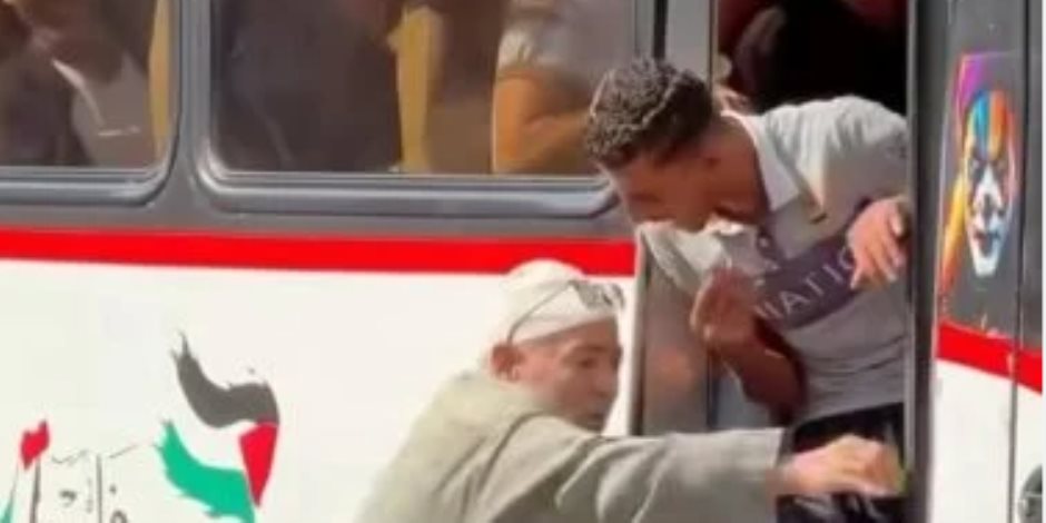 رحلة عمرة تبرع من أحد الأشخاص لعم "فوزى" صاحب واقعة مينى باص الدقهلية رحلة عمرة تبرع من أحد الأشخاص لعم "فوزى" صاحب واقعة مينى باص الدقهلية