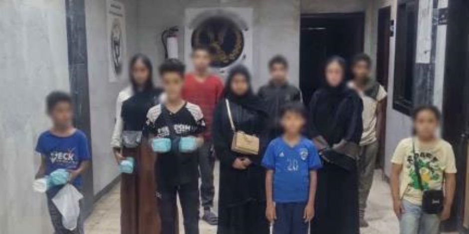 ضبط رجل وسيدتين لقيامهم باستغلال الأطفال الأحداث في أعمال التسول بالقاهرة والجيزة ضبط رجل وسيدتين لقيامهم باستغلال الأطفال الأحداث في أعمال التسول بالقاهرة والجيزة