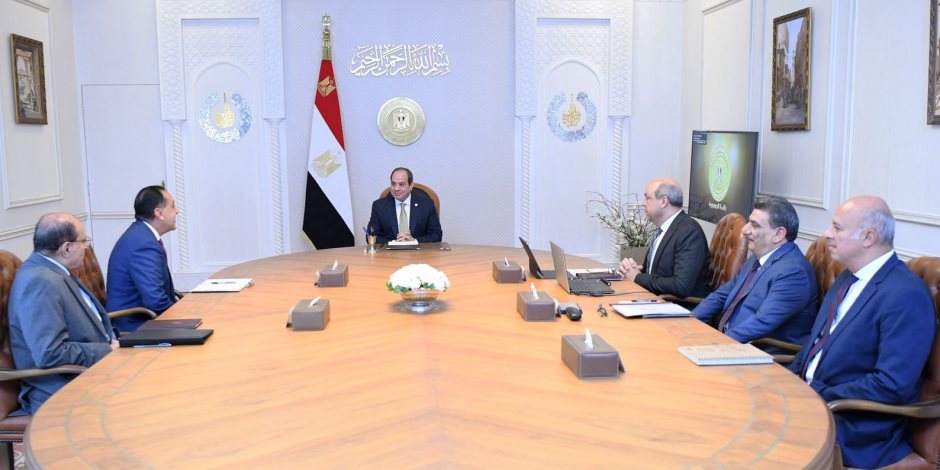 الرئيس السيسي يوجه بإنشاء مناطق استثمارية متكاملة حول المطارات المصرية الرئيس السيسي يوجه بإنشاء مناطق استثمارية متكاملة حول المطارات المصرية