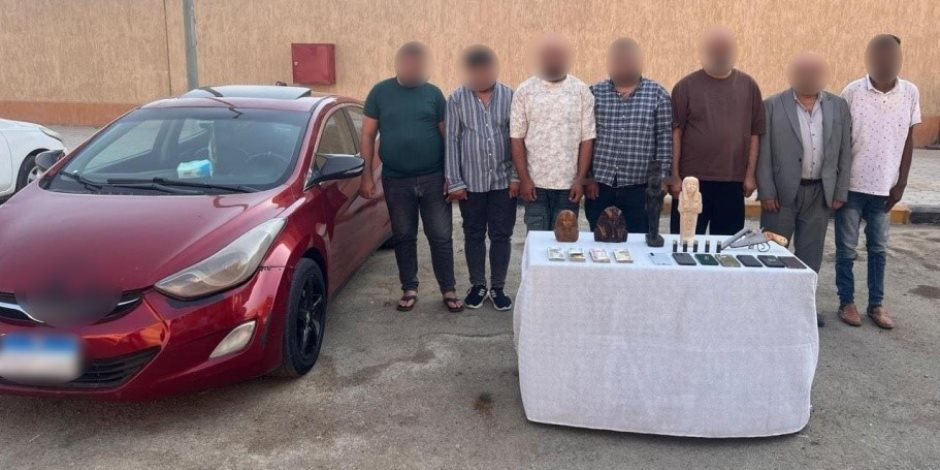 ضبط تشكيل عصابي بالجيزة تخصص في النصب على راغبي شراء العملات الأجنبية والقطع الأثرية ضبط تشكيل عصابي بالجيزة تخصص في النصب على راغبي شراء العملات الأجنبية والقطع الأثرية
